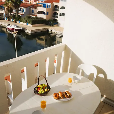 Le Nautica Terrasse 2 Pers Piscine *